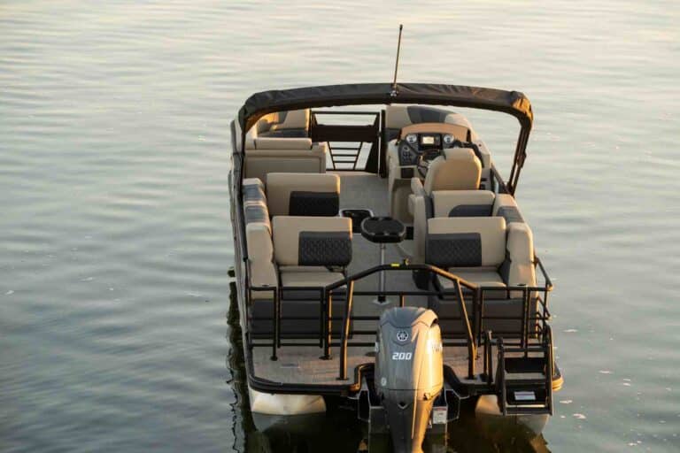 Rear seating and outboards